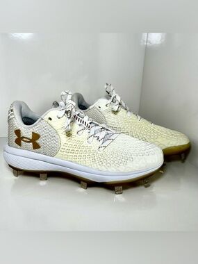 Under Armour Glyde 2.0 Women’s White & Gold Softball Cleats, NWOT, Size 6